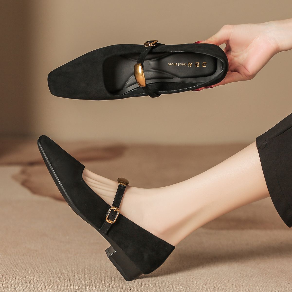 H8563-2 Mary Jane Soft Sole Comfortable Retro Small Square Toe Low Heel Women's Suede College Style Single Shoes_vogvips.com