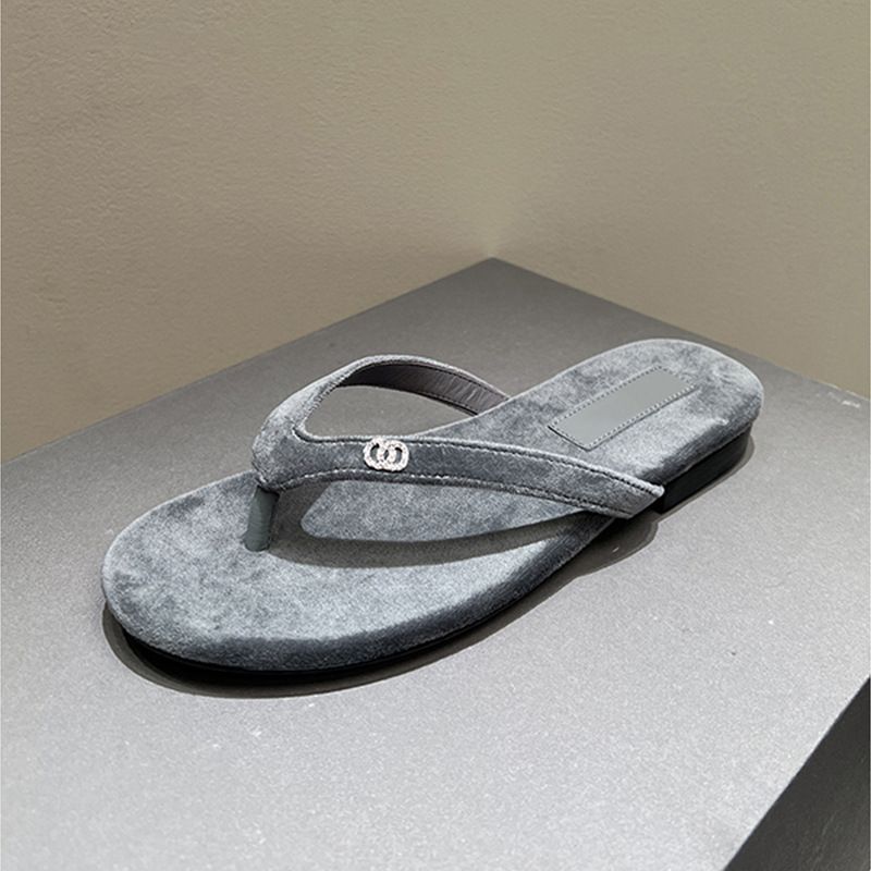 Flat Bottomed Flip Flops For Women 2025 New Summer Casual Shallow Mouth Velvet Diamond Buckle Versatile Outdoor Beach_vogvips.com