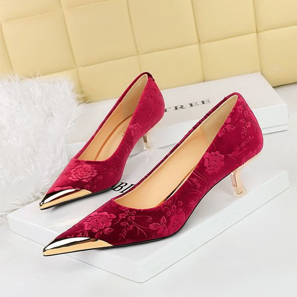 Women's fine mid-heels shallow cut metal pointed floral embossed suede pumps_vogvips.com