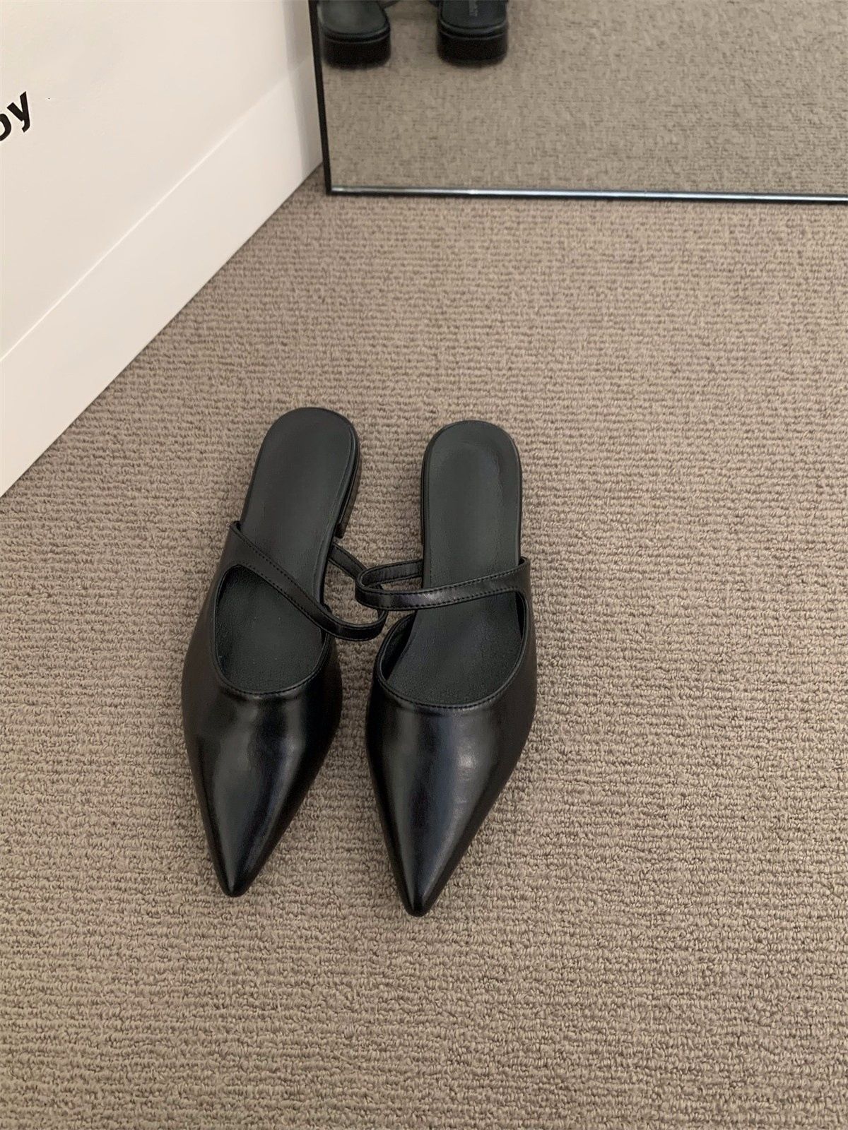 French-style Low-heeled White Flip-top Women's Shoes For Outerwear, 2026 New Summer Style, Versatile And Elegant Pointed-toe_vogvips.com