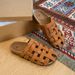 Women's Solid Color Breathable Mules Clogs, 2.5cm Woven Closed Toe Arch Support Sandals, Outdoor Beach Slides Home_vogvips.com