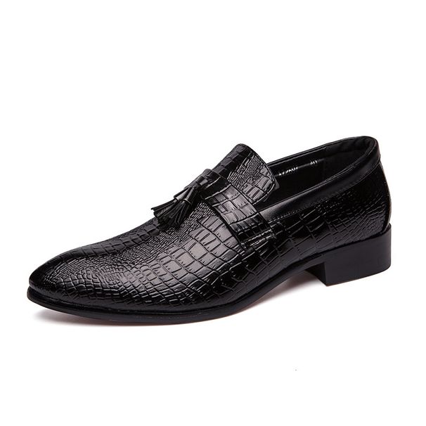 Euro Step Plus Size Hairstylist Tassel Leather Shoes Men's Fashion Pointed Toe British Crocodile Pattern Brogue Casual Loafers Men_vogvips.com