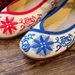 Low Heeled Single Blue And White Porlain, Shallow Cut Cow Tendon Sole, Embroidered Fabric, Women's Mother's Shoes,_vogvips.com