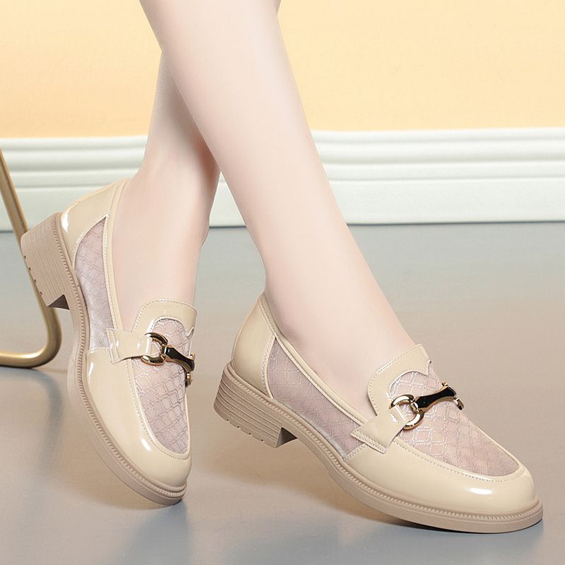 2023 New Mesh Hollow Loafers Fashion Summer Style Single Leather Soft Sole Mom Women's Shoes_vogvips.com