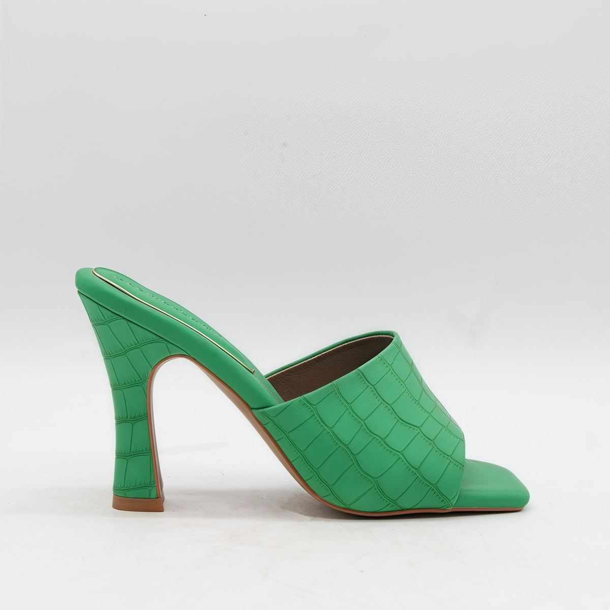 2025 New Model High-Quality Stiletto Heel Crocodile Pattern Square-Toed Sandals European And American Plus Size Women's_vogvips.com