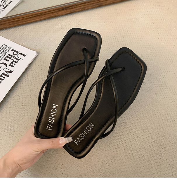 Trendy Black Beach Soft Sole Sandals For Women Summer 2025 New Style Flip-Flops High-End Non-Slip Outdoor Slippers_vogvips.com
