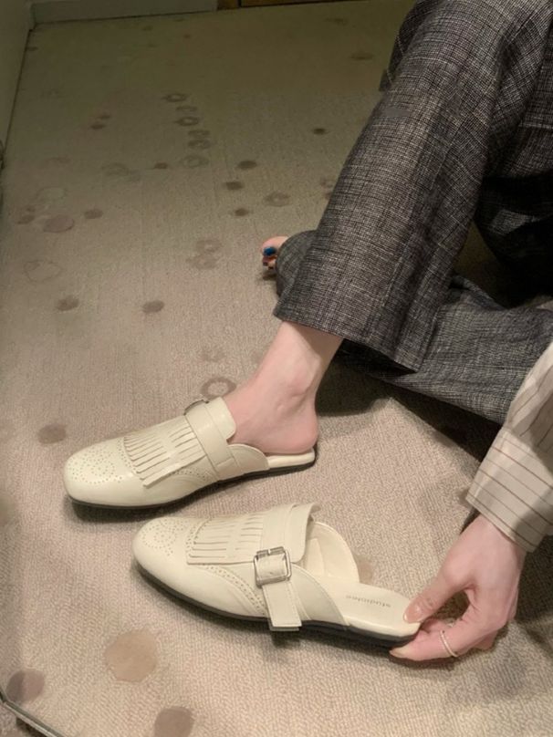 Women's Retro Leather Buckle Slip-On Mule Half Slippers Tassel Carved Sheepskin Closed Toe Versatile And Easy To Wear_vogvips.com