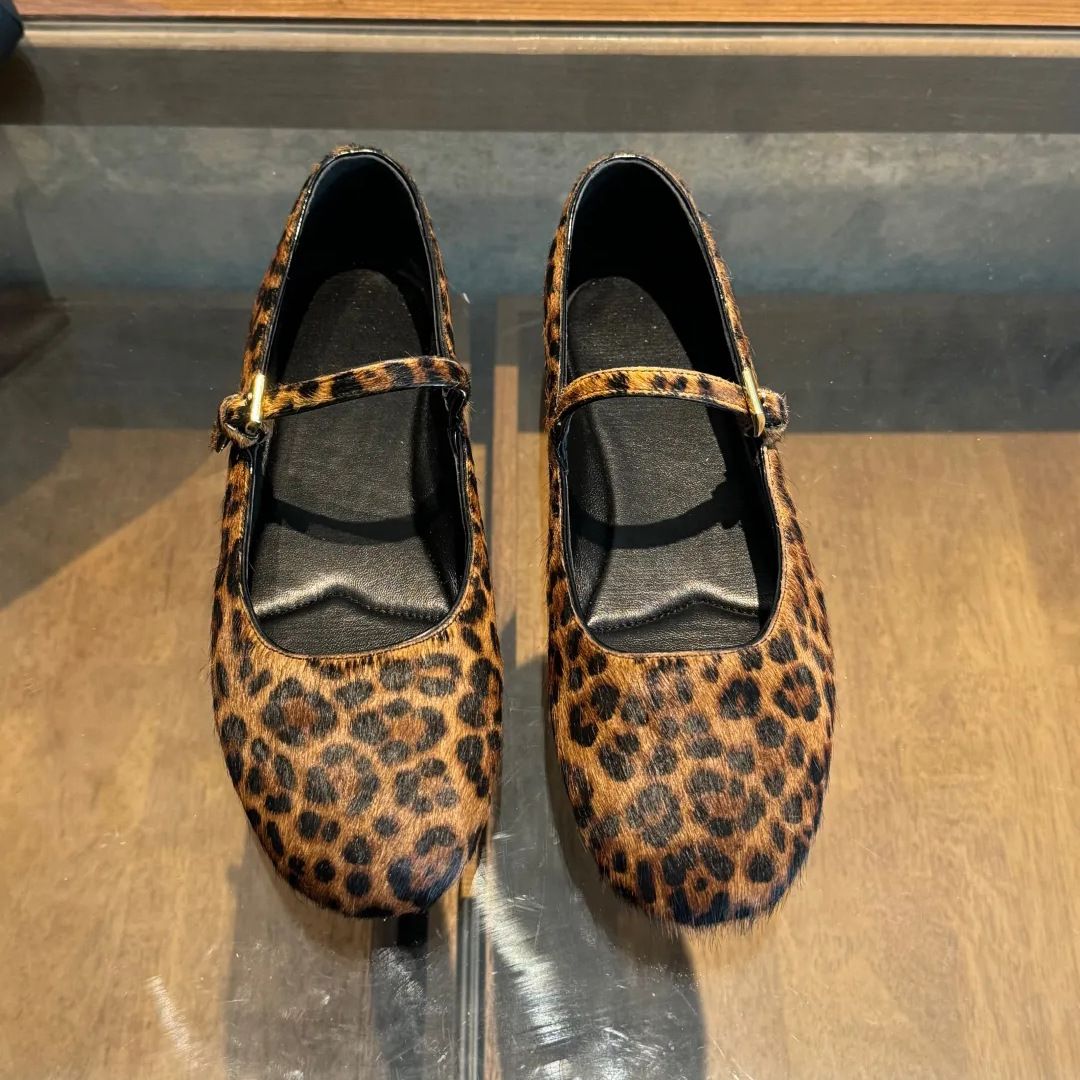 2026 Early Autumn New Leopard Print Mary Jane Flat Buckle Strap Soft Leather Single Shallow Mouth Granny Shoes_vogvips.com