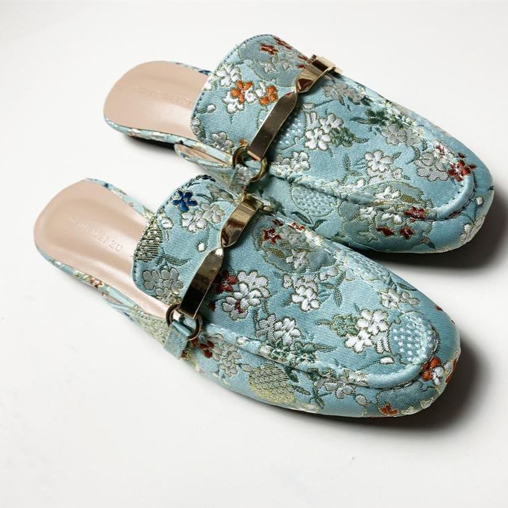 Women’s Shoes New Style Half Slippers For Women New Embroidered Flowers Retro Women's Shoes Fashion Flat Sandals Lazy Mules_vogvips.com