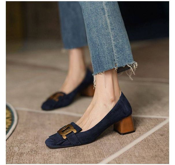 2025 French Retro Metal-buckle Small Square Toe Single Shoes For Women With Medium Heels_vogvips.com