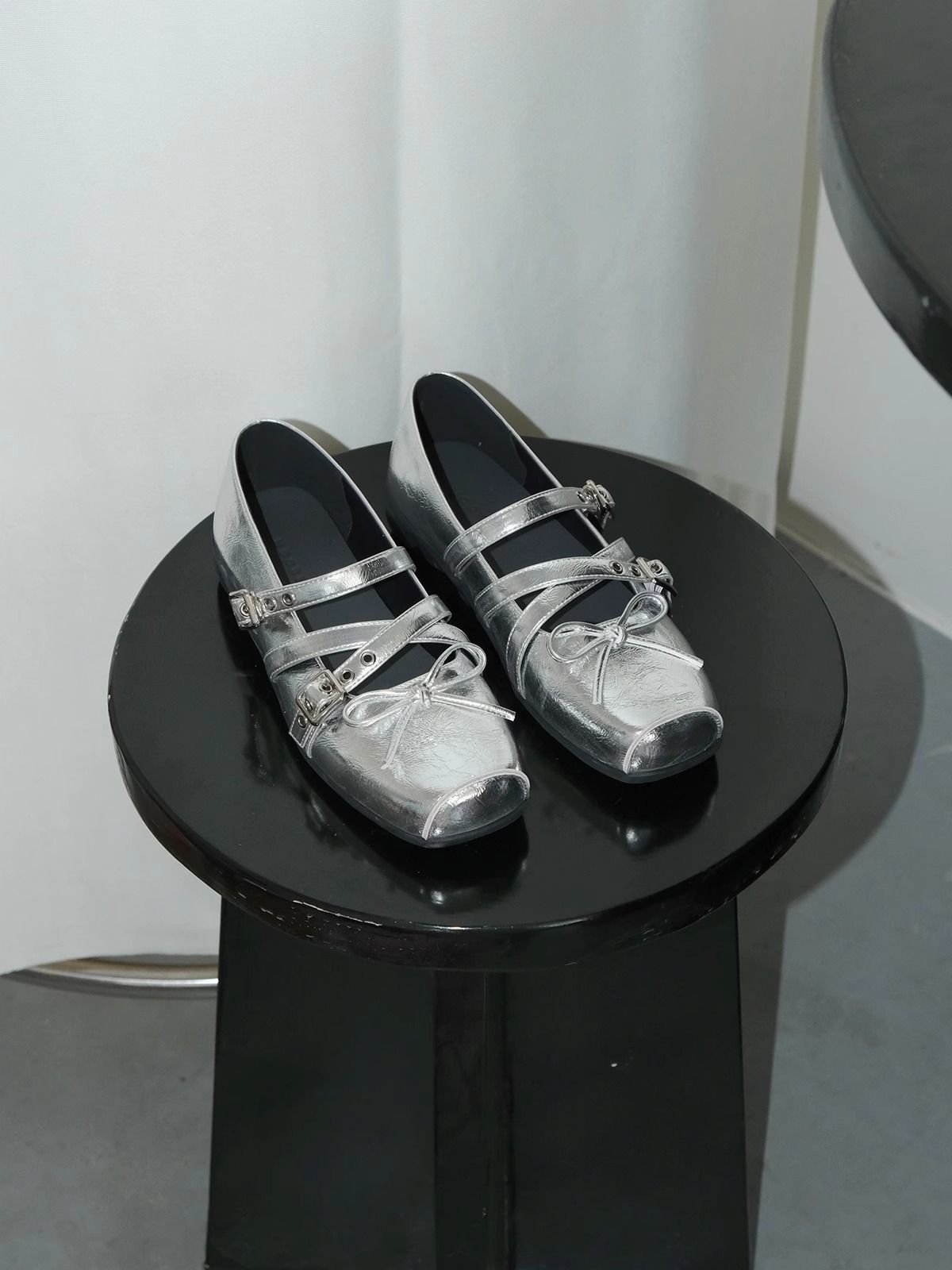 Spring Red Bowknot Small Shoes Women Spring And Summer Genuine Leather Retro Shallow Mouth Rivet Ballet Flats_vogvips.com