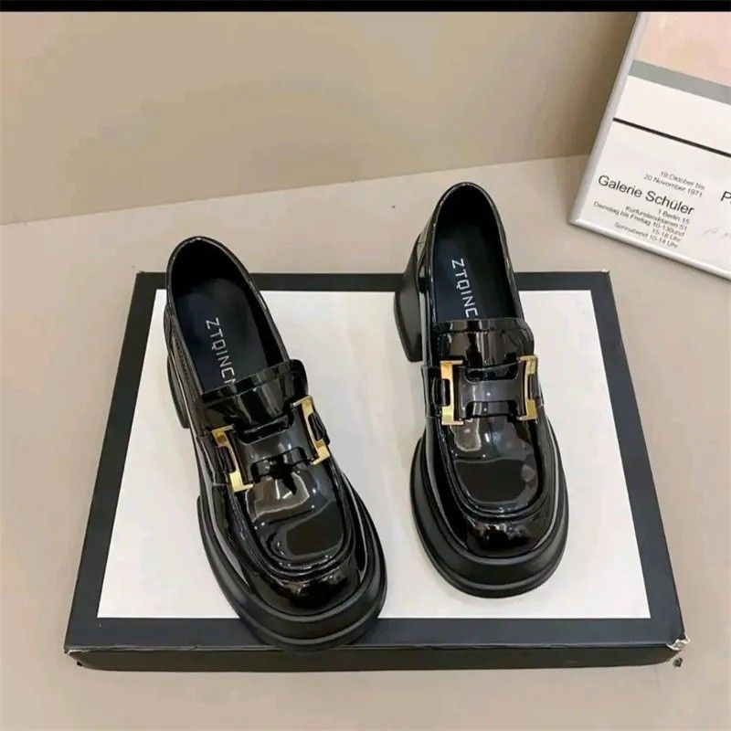 Black Patent Loafers: Gold Buckle Thick Platform Block Heel Shoes_vogvips.com