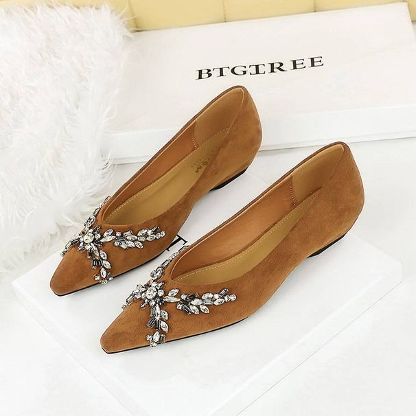 This Korean-style Women's Shoe Features A Pointed Toe, Shallow Mouth, Suede Sole, Water Diamond Chain, Wedge Heel And Low Heel, And Is Versatile_vogvips.com