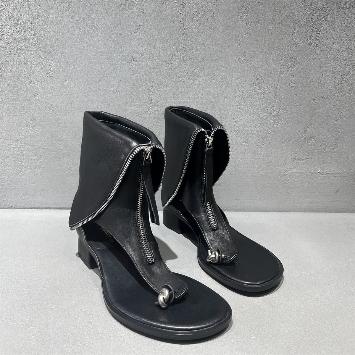 Women's Round Toe Flat Shoes Spring New Genuine Leather Comfortable Versatile Front Zipper Thong Roman Sandals_vogvips.com