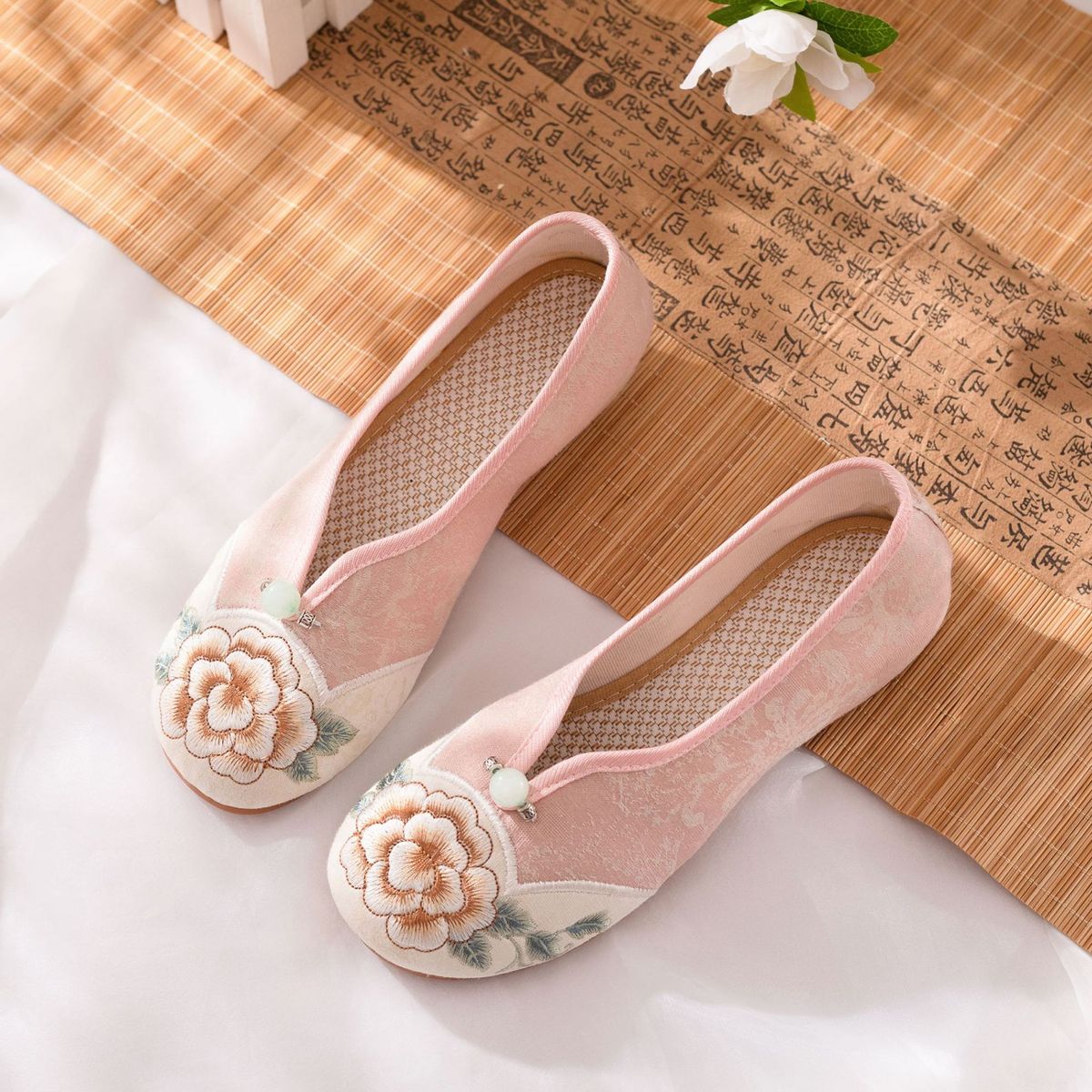 Women’s Shoes Summer New Old Embroidered Cloth Shoes National Style Low Heel Style Cheongsam Women's Single Shoes_vogvips.com