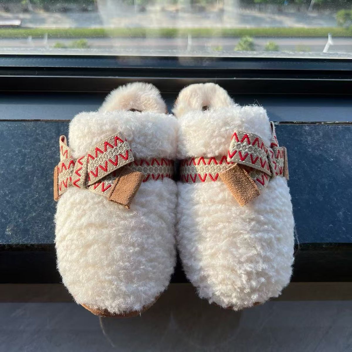 Correct Logo 1 Lamb Wool UG Closed-Toe Furry For Women Autumn Winter New Warm Fleece-Lined Flat Outdoor Slippers Cotton Shoes_vogvips.com