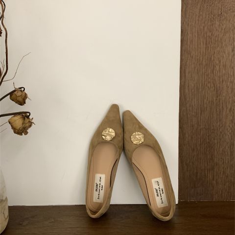 French Pointed Metal Buckle Shallow Mouth Single Shoe Women In Spring And Autumn 2025, New Low Heel Fashionable Flat_vogvips.com