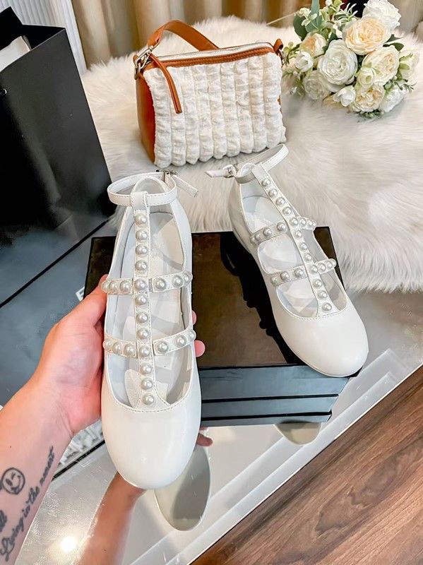 High Version 2025 Autumn New Item Small Fragrance Style Pearl Hollow Mary Jane Single Shoe Women's French Flat Bottomed_vogvips.com