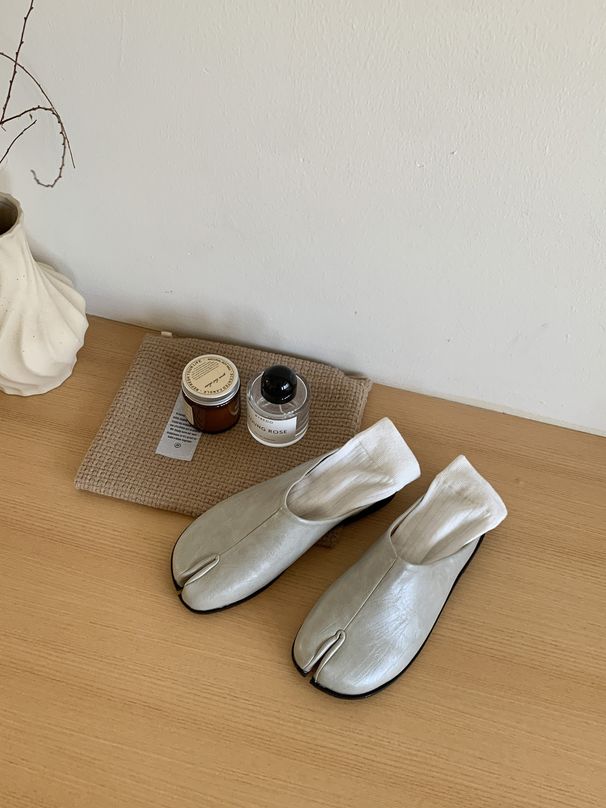 Chic Tabi Split-Toe Mules For Women - Avant-Garde Leather Slip-On Flats, Elegant Indoor Outdoor Comfort Shoes_vogvips.com