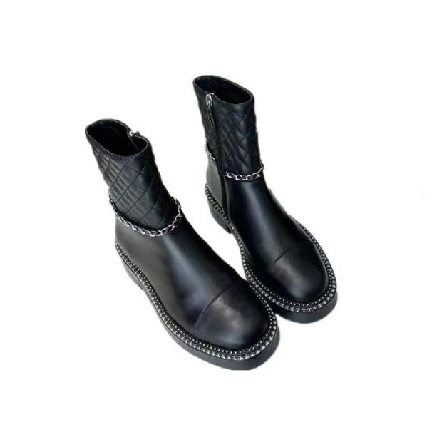 Xiaoxiangfeng New Little Cowhide Martin With Thick Heel Metal Chain Flat Bottom Autumn And Winter Versatile Short Boots_vogvips.com