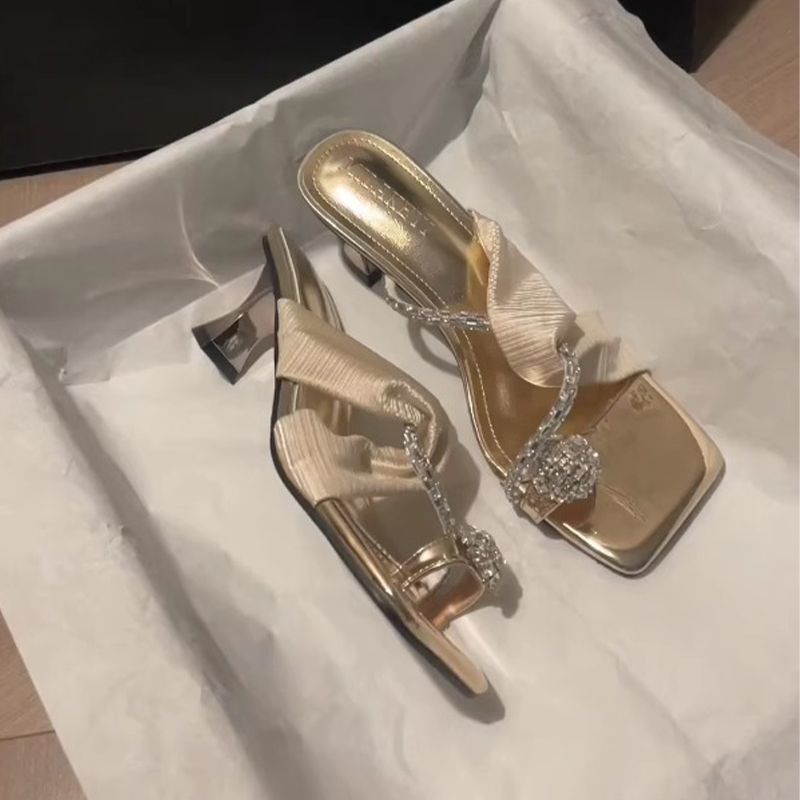 26SS Stunning French Style Sandals For Women Summer Outdoor Wear Internet Celebrity Pigeon Egg Rhinestone Match Skirt Hi_vogvips.com