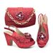 For the dinner party, pair stereo parquet beaded chunky sandals with the same color point diamond handbag set_vogvips.com