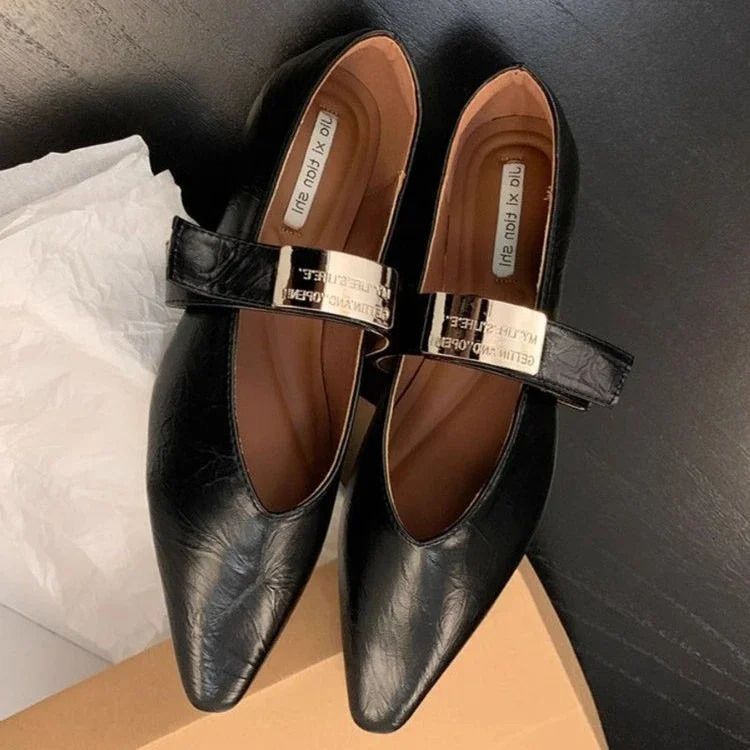 Womens Retro Pointed Toe Low Heeled Casual Fashion Buckle Fine Plaid Leather Single Shoes 250521_vogvips.com