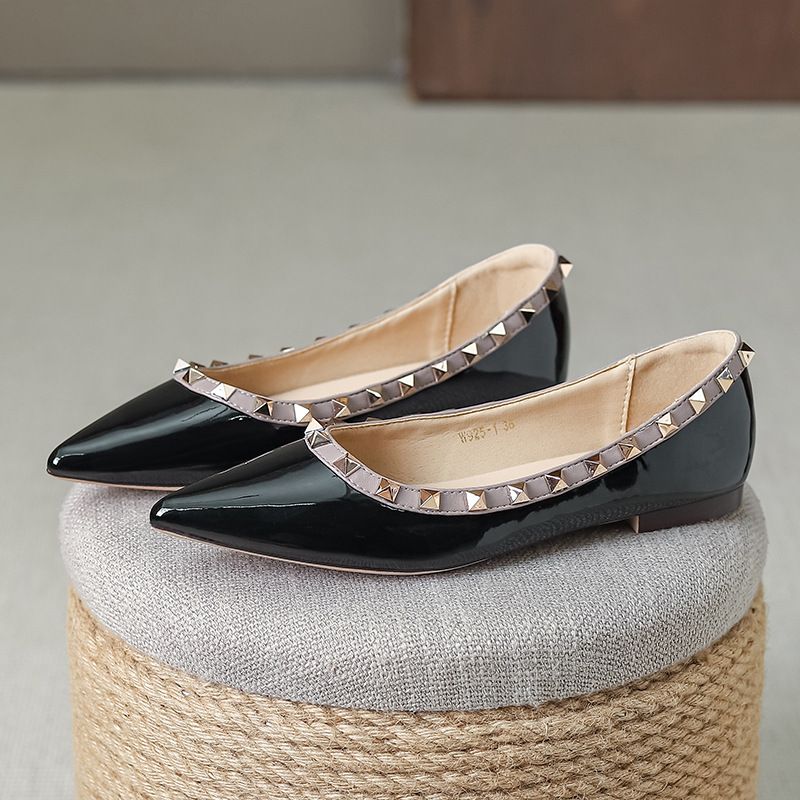 French Pointed Toe Flat Shoes For Women With Shallow Mouth, Riveted Patent Leather Evening Breeze Warm Soft Sole Flat Scoop Shoes W925-1_vogvips.com