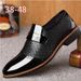 Embossed men's leather shoes cover foot all men's casual single shoes_vogvips.com