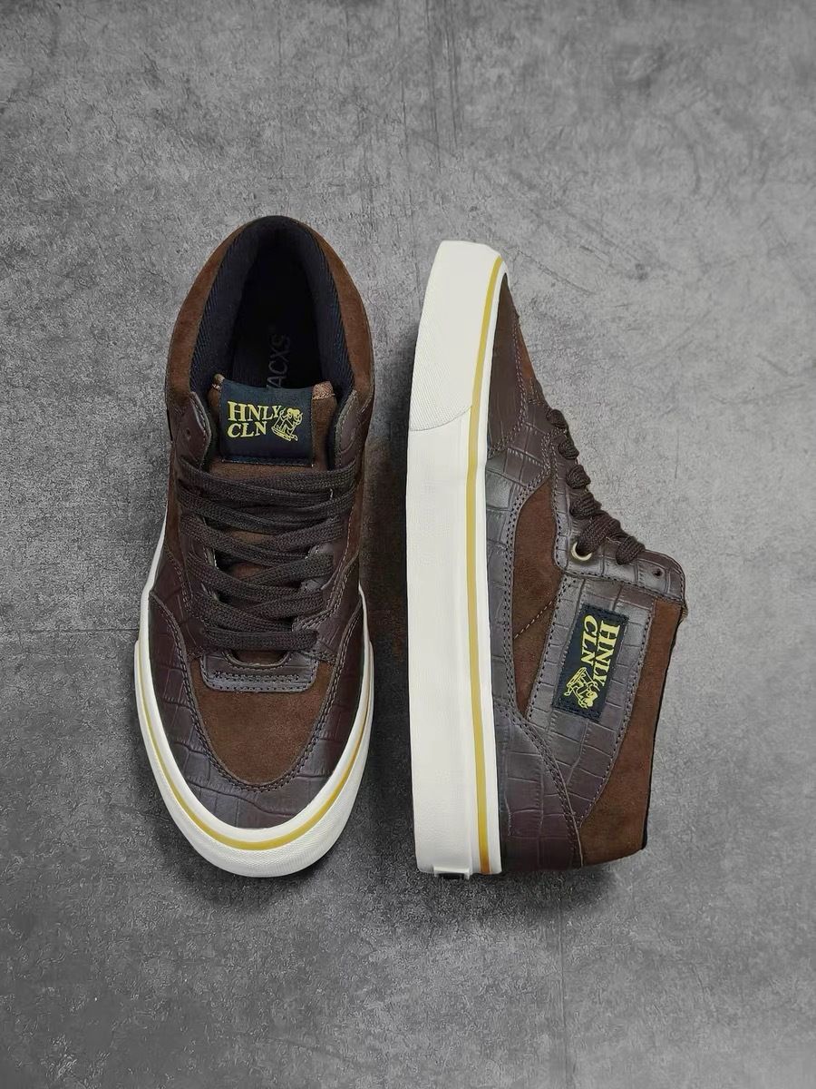 2025 Fall/Winter New Vintage Mid-Top Crocodile Embossed Patchwork Sneakers Brown Soft Leather Color-Block Board Shoes_vogvips.com