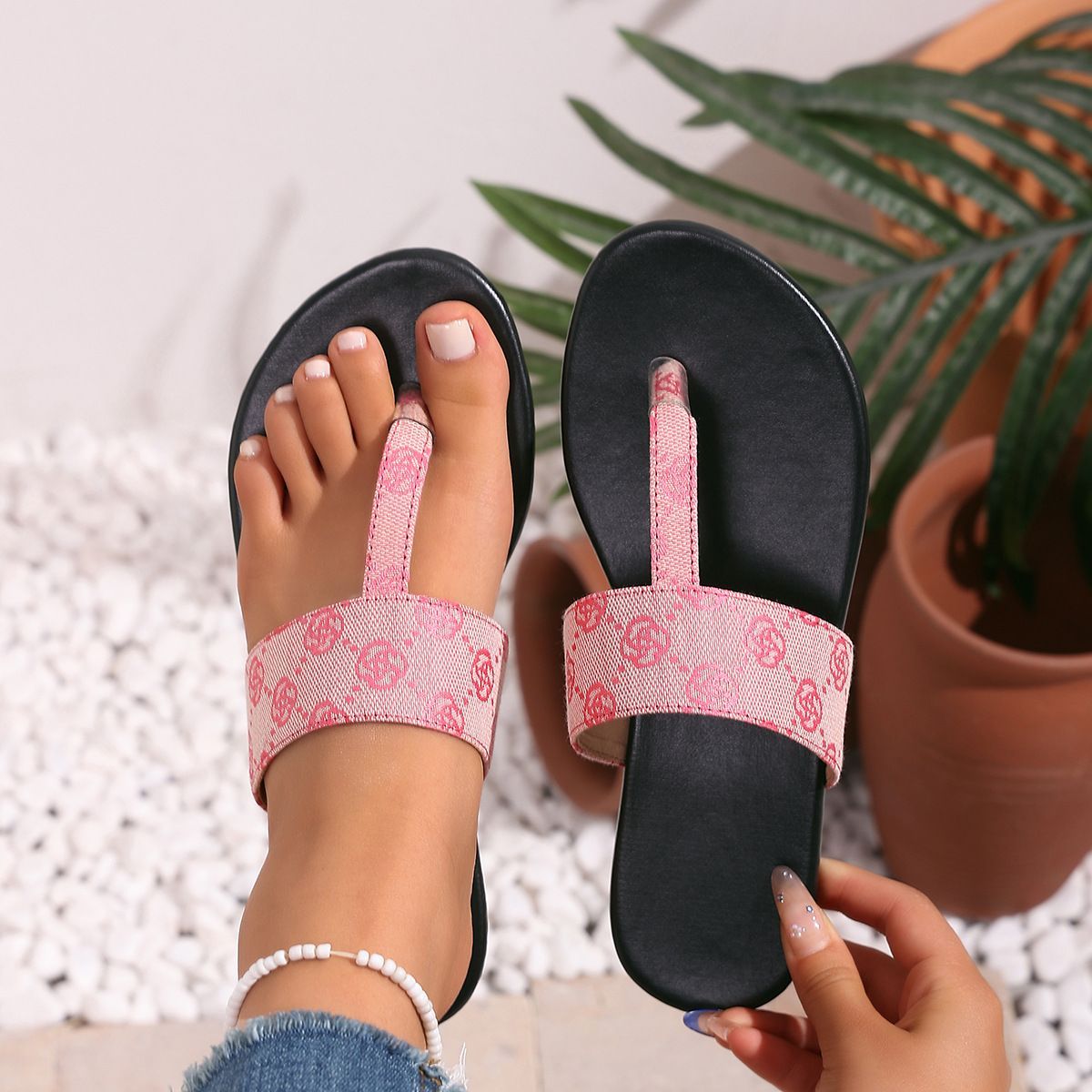 2026 Summer New Women's Flat Toe Sandals Style Featured Patterns_vogvips.com