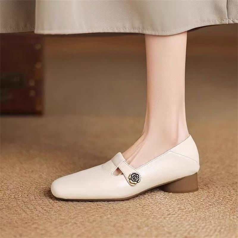 2025 Sprig Ad Autum New Retro Small Thick Heel Camellia Sigle Shoes Leather Soft Sole Shallow Mouth Loafers For_vogvips.com