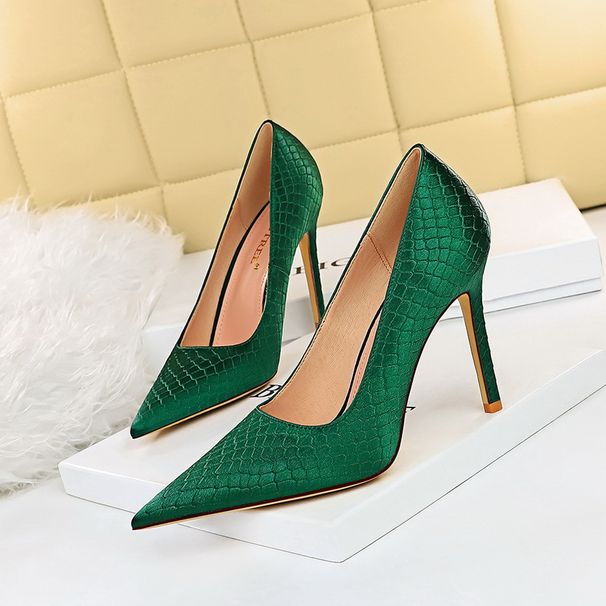 Sexy slimming nightclub party heels Fishscale satin shallow mouth pointed heels_vogvips.com