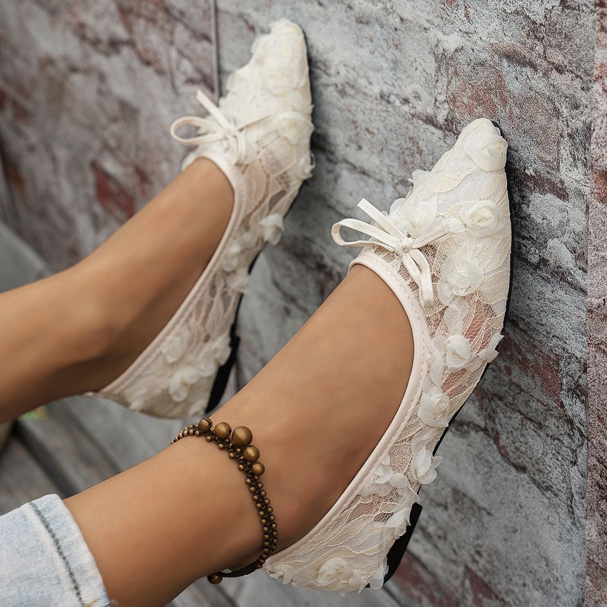 A Pair Of Pointed-toe Comfortable Flat Women's Shoes, Decorated Bows And Sweet Lace Mesh, Suitable For Pairing With_vogvips.com