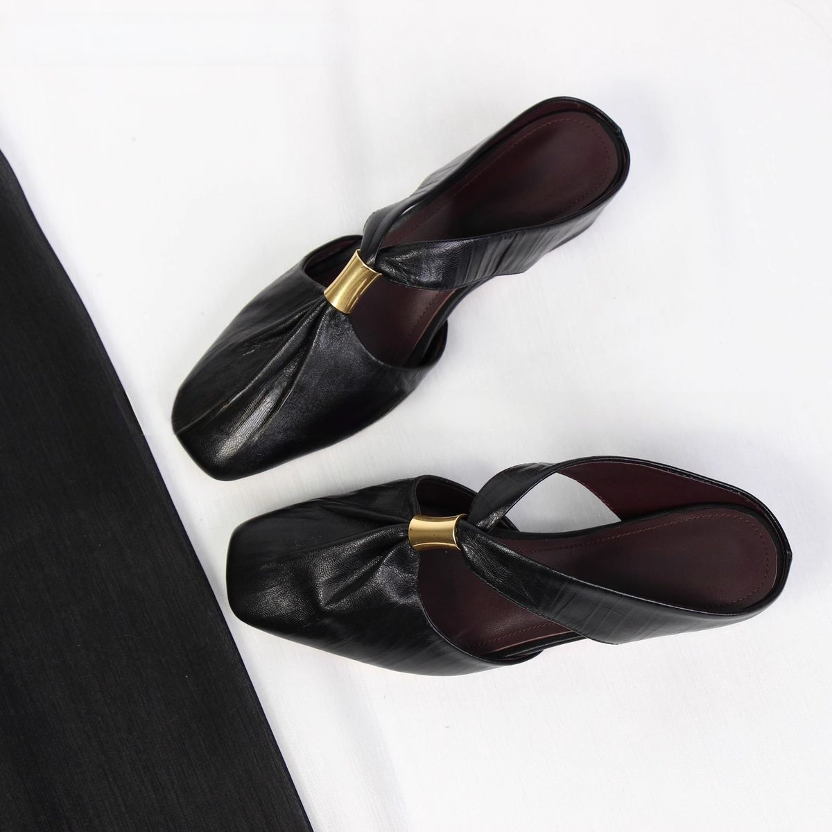 Women's Square Toe Soft Leather French Wedge Heel Sandals Pleated Chunky Heel Suitable for Outdoor Wear_vogvips.com