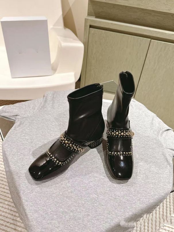Xiaoxiangfeng Rear Zipper Rivet Square Head Thick Heel Short Boots Women's 2025 New French Temperament Gentle Elastic Fashion Boots_vogvips.com