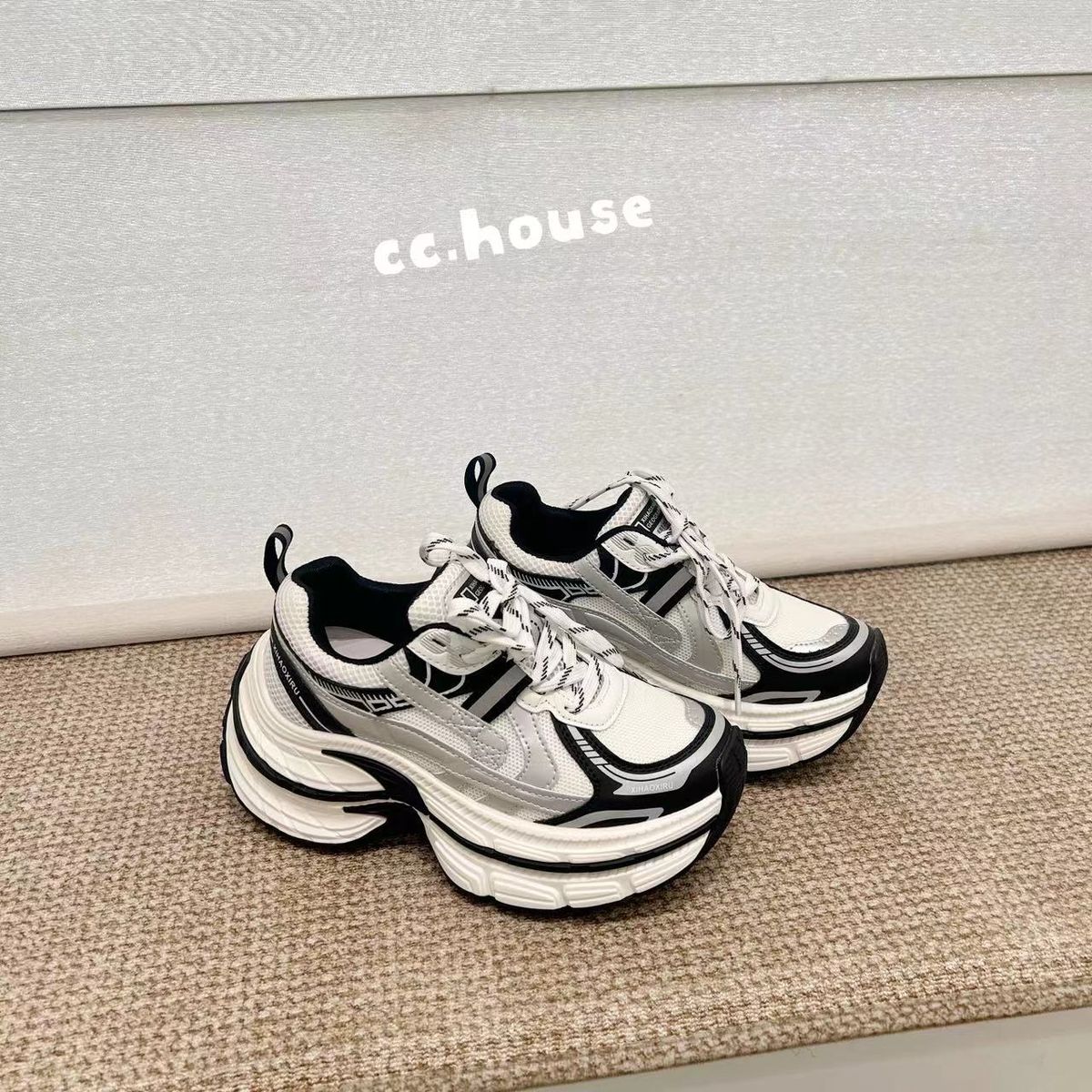 Women's European Style Double Layered Platform Chunky Sneakers Fashionable Distressed Vintage Casual Athletic Shoes Autumn Arrival_vogvips.com