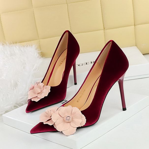 High heel suede shallow mouth pointy matching color flower single shoes for women_vogvips.com