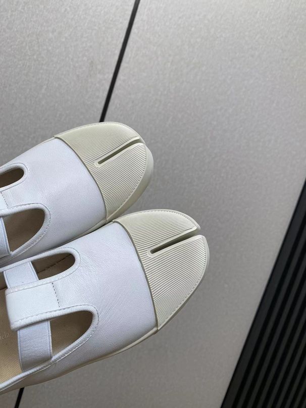2026 Niche Pig-Trotter Split-Toe Single Shoes For Women, Genuine Leather Flat Casual White Slip-On Canvas Shoes,_vogvips.com
