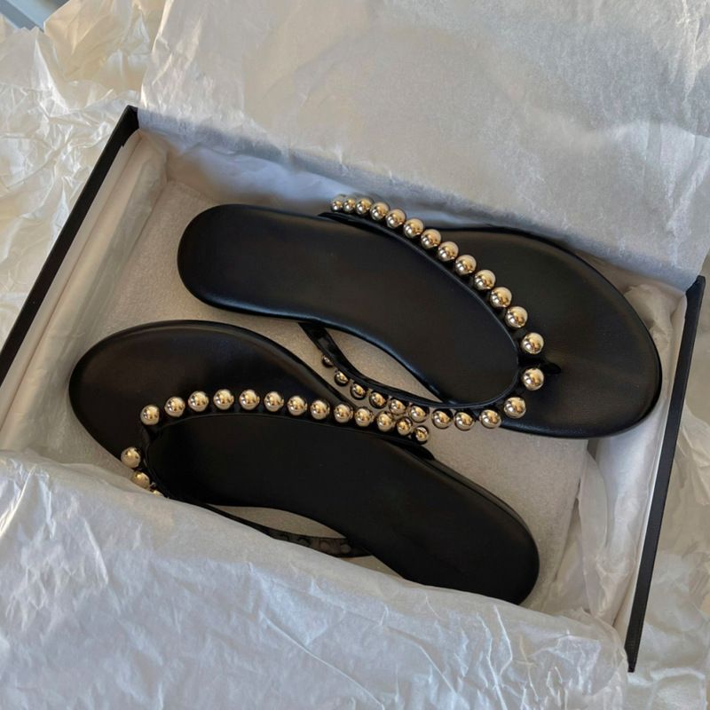 French pearl genuine leather flat flip-flops for women to wear as outdoor shoes 2024 summer new style fashionable beach flip-flops_vogvips.com