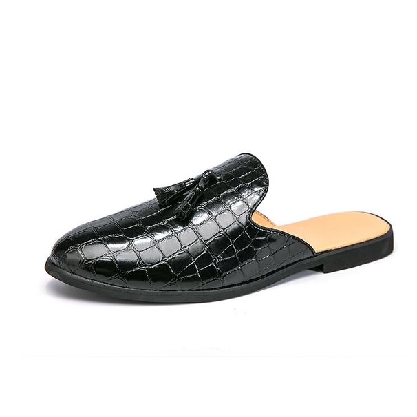 British studio photo fitting room half support leather shoes slip-on Tassel brogue carved leather shoes for men_vogvips.com