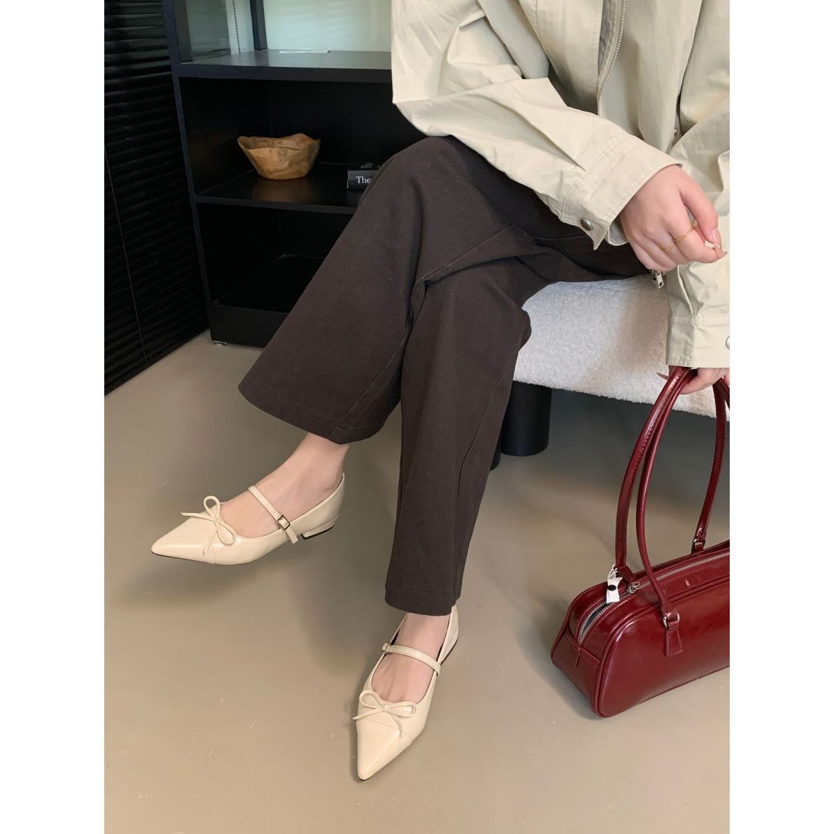 2025 New Elegant Bow Mary Jane Fairy Coarse Low Custom Temperament Pointed Shallow Mouth Small Leather Shoes For Women_vogvips.com