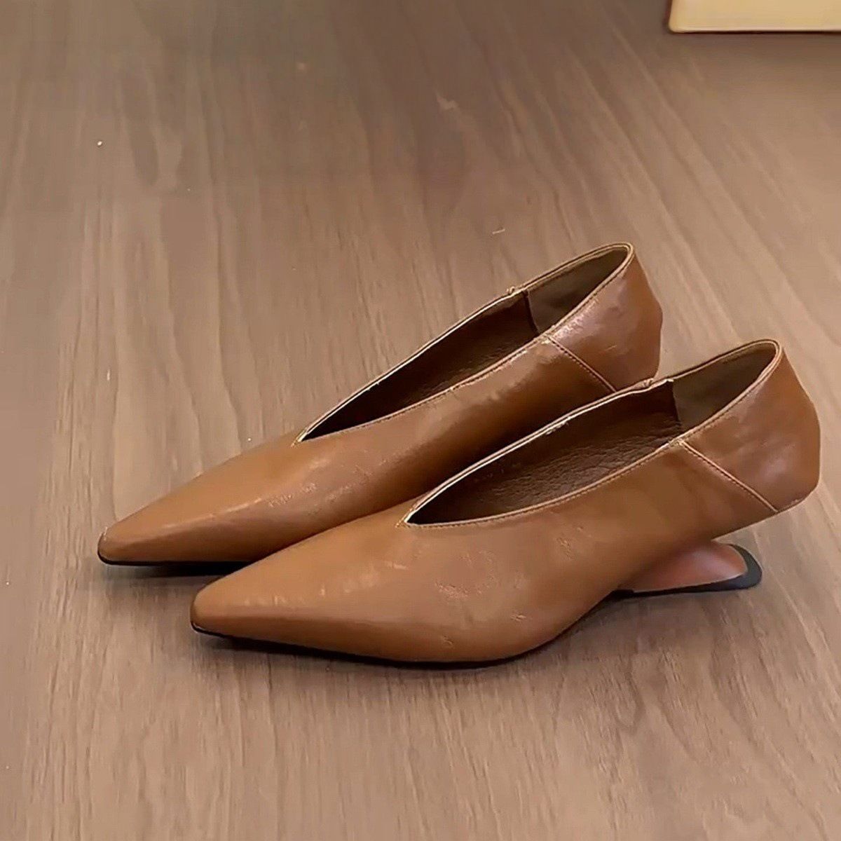 French-style Wedge Heel Pointed-toe Shallow Single Women, Elegant And Simple, Suitable For Commuting, Small Leather_vogvips.com