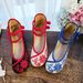 Low Heeled Single Blue And White Porlain, Shallow Cut Cow Tendon Sole, Embroidered Fabric, Women's Mother's Shoes,_vogvips.com