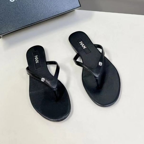 26SS For Flops Flat Flip Women Summer Diamond Buckle Toe Clip Beach Sandals Casual Comfortable Versatile_vogvips.com