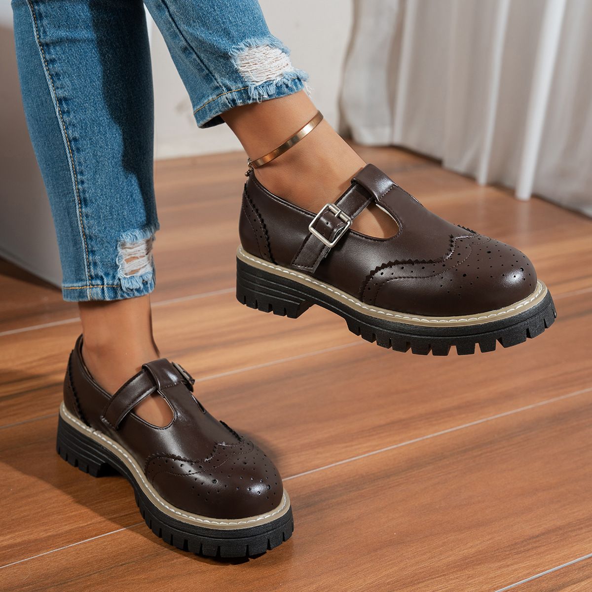 Retro Women's Leather Shoes British Style Hollowed out Buckle Loafers plus Size Spring New Style Dress Shoes_vogvips.com