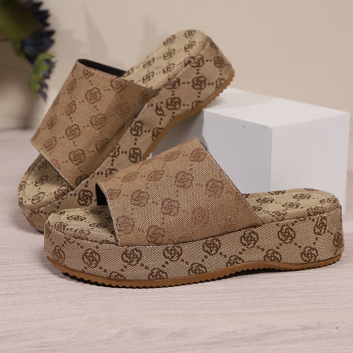 Large Size Thick Soled Slippers For Women To Wear Outside Khaki Rose Double Breasted Women's Slippers Slipper_vogvips.com