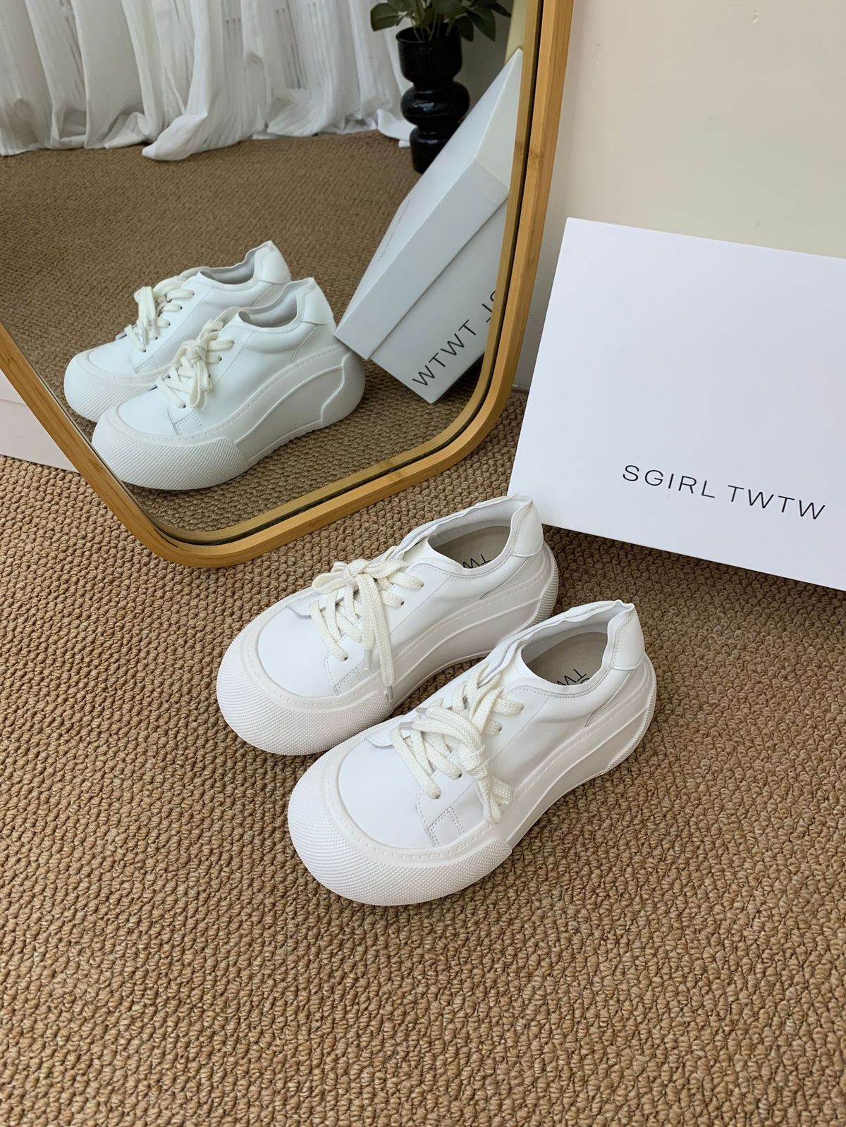 TWTW Chunky SGIRL Platform Thick-Soled White Shoes For Women 2026 New Fashion Versatile Retro Casual Sneakers Trendy_vogvips.com