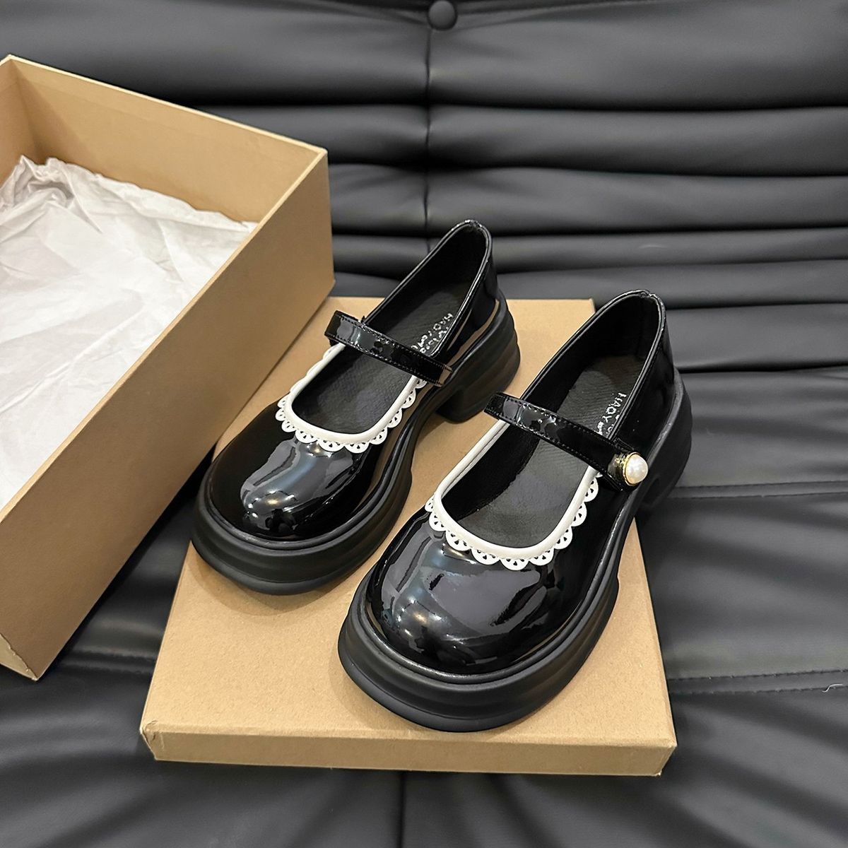 Spring And Summer Thin Japanese Jk Niche Design Pure Lace Lace Light Mouth Pearl Buckle Loafers Women_vogvips.com