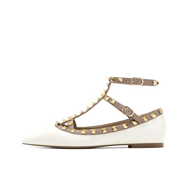 Flat Rivet Single Pointed Chunky Heel Women's Small Leather Shoes 2022 Closed Toe Sandals For Women_vogvips.com